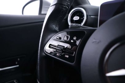 Car image 32