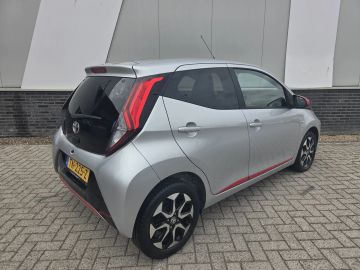 Car image 2