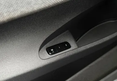 Car image 34