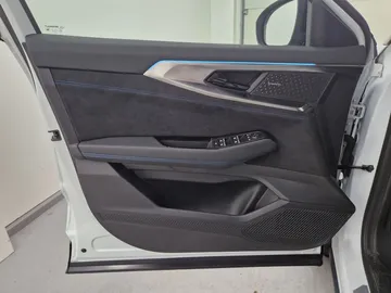 Car image 33