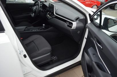 Car image 11