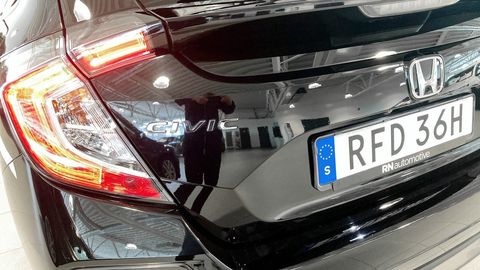 Car image 25