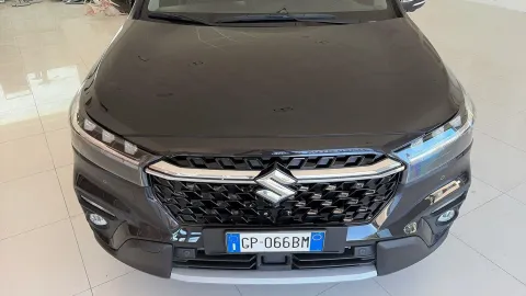 Car image 16