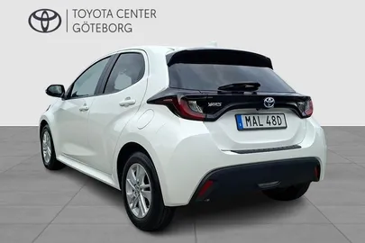 Car image 4