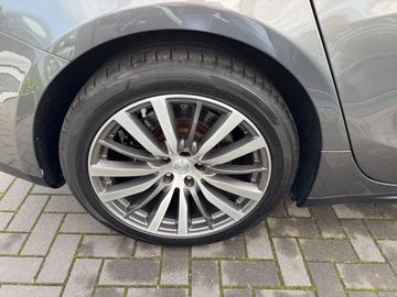 Car image 27