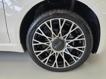 Car image 25