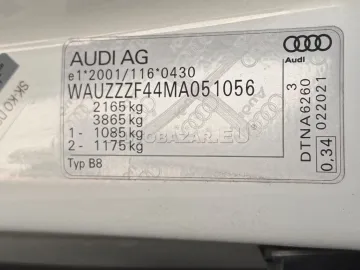 Car image 30