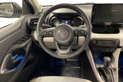 Car image 11