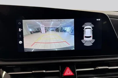 Car image 15