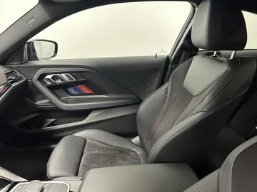 Car image 32