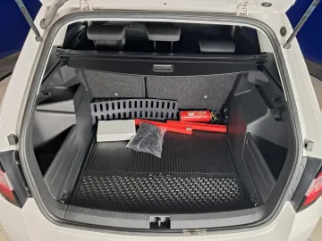 Car image 24