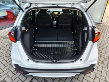 Car image 25