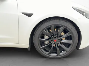 Car image 34