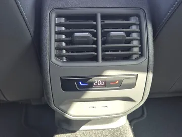 Car image 38