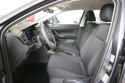 Car image 16