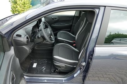 Car image 10