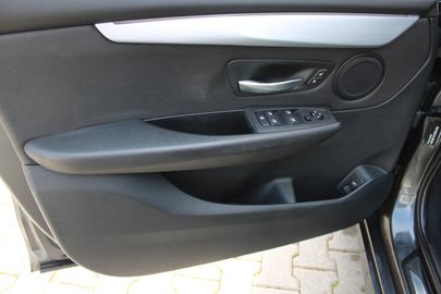 Car image 33