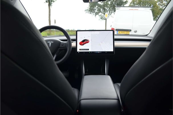 Tesla Model 3 60 Plus 175 kW image number 6