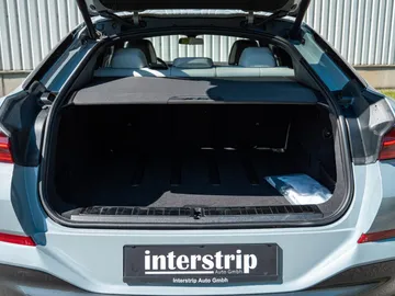Car image 32