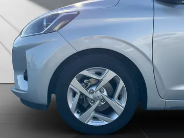 Car image 21