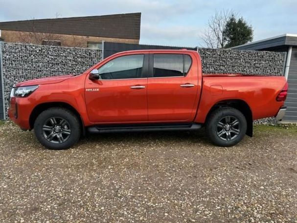 Toyota Hilux D 2.4 4D 4WD Professional 110 kW image number 2