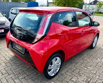 Car image 4