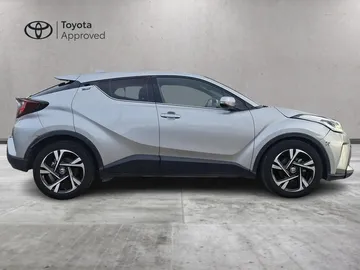 Car image 4