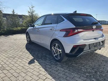Car image 5