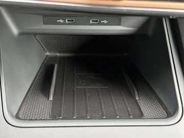 Car image 35