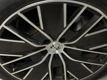 Car image 30