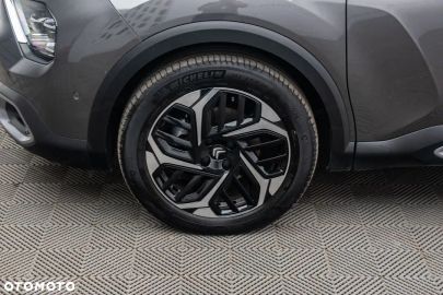Car image 32