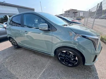 Car image 4
