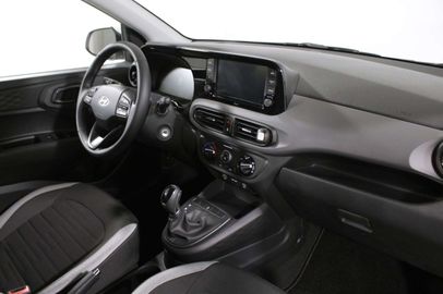 Car image 15