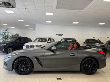 Car image 4