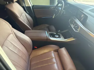 Car image 37