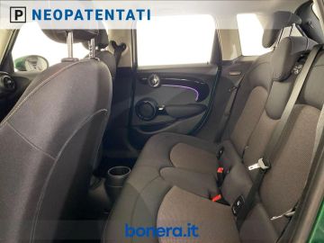 Car image 25