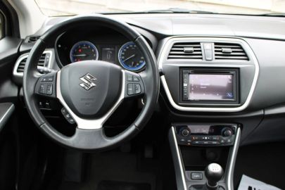 Car image 3