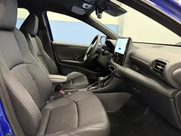 Car image 14