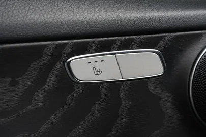 Car image 34