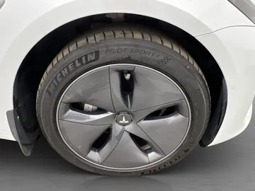 Car image 29