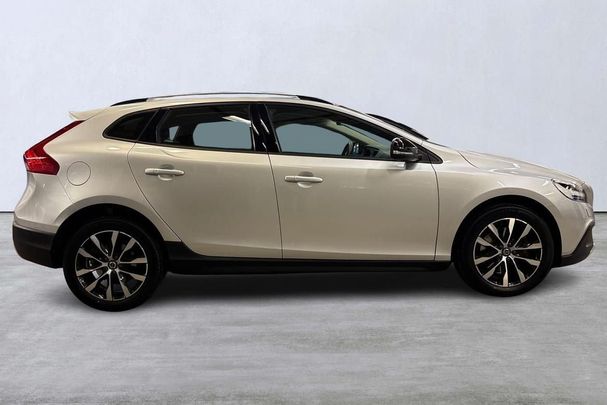 Volvo V40 Cross Country T3 113 kW image number 2