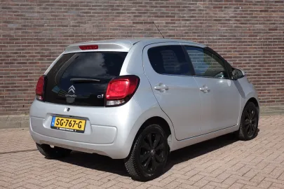 Car image 5