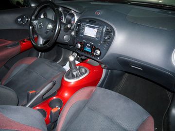 Car image 12