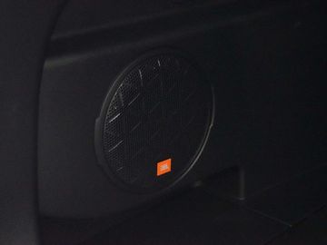 Car image 36