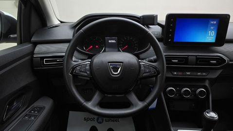 Car image 14