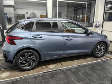 Car image 5