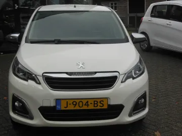 Car image 3