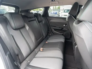 Car image 35