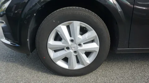 Car image 35