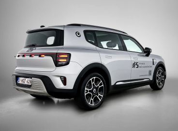 Car image 3